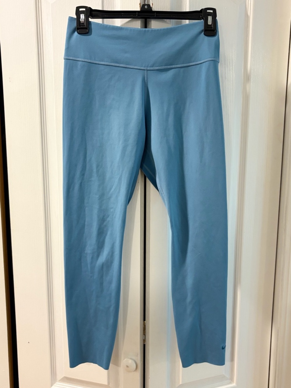 Nike Dri-FIT Light Blue Cropped Leggings Women’s Medium Athletic Activewear